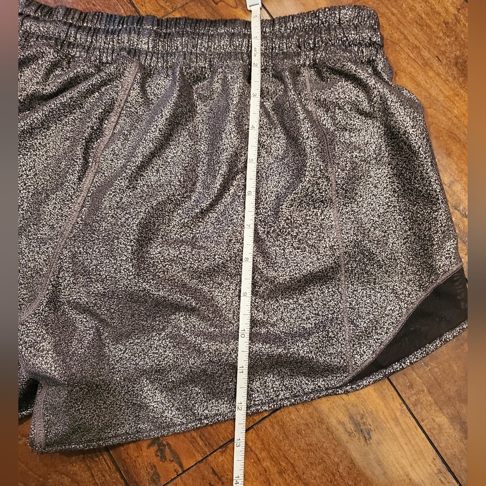 Lululemon Silver Metallic Hotty Hot Shorts II -   4 inch  - Size 10 - Picture 8 of 12